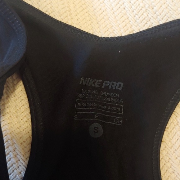 Nike Pro racerback workout tank top size small in great condition! - Picture 5 of 5